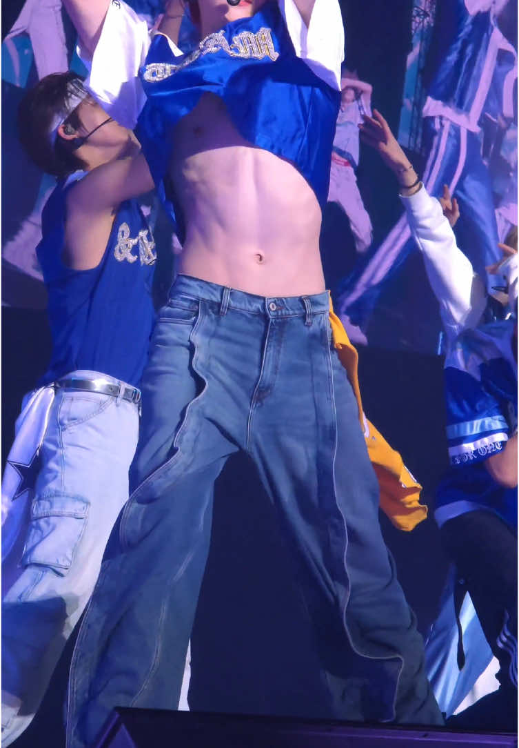 Gotta post euijoo’s boyfriend as well so here we are~ #니콜라스 #ニコラス #王奕翔 #andTEAM_NICHOLAS #andTEAM #앤팀 #fyp #JPOP #KPOP #LUNÉ #bodytea