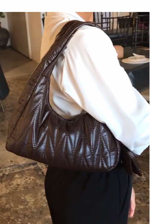 its impossible to ignore this bag! #minibag #bagforwomen #bag #minibagforwomen #womensbag #fy #fyp #creatorsearchinsights #tiktok #tiktokviral #kilikilibag #kilikilibagwithwallet 