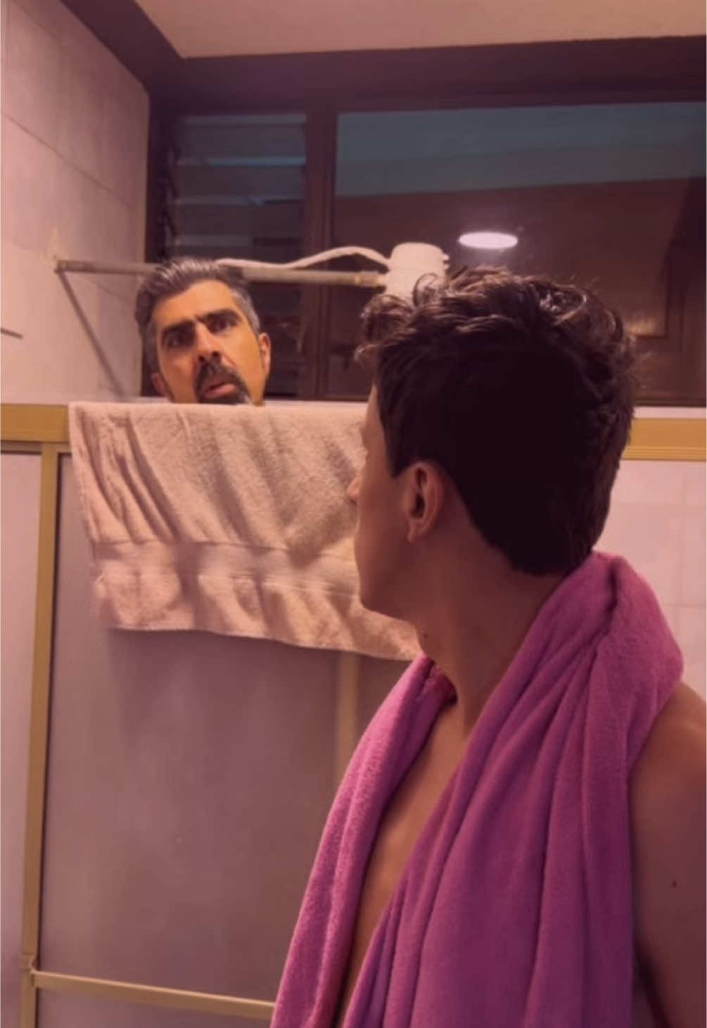 Cuál shampoo?🧴 #viralvideo #shampoo @Omid Forootan 