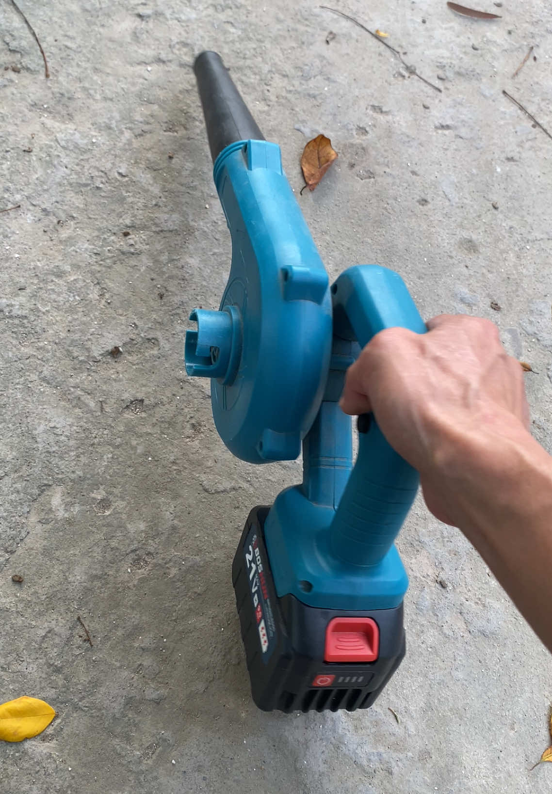 Máy Thổi Hút Bụi MAKITA 680W Chân Pin Phổ Thông M21#xuhuong #thinhhanh #cokhichetao 
