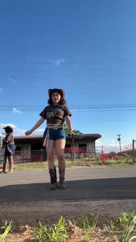 First attempt to the dance lol Idk who the maker is of the dance but I love it 😂❤️I tried lol don’t do me cause i b shy ion like to look at the camera #fyp #linedancingtiktok #countrygirlsdoitbest #foryou 