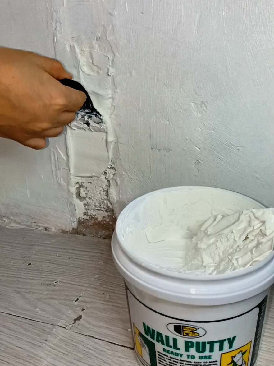 Transform your walls with Bosny Wall Putty! Easy to use, quick-drying, and perfect for concrete, plaster, brick, and wood. Get yours now! #WallPutty #Bosny #BuildingSupplies #HomeImprovement #Renovation 