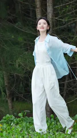 楠楠的拍摄花絮#OOTD #outfitinspo #outfitideas #summervibes #summerlooks #fyp #fashioninspo #girloutfit #capcut #cdarma #zhangruonan章若楠 #zhangruonan #shot