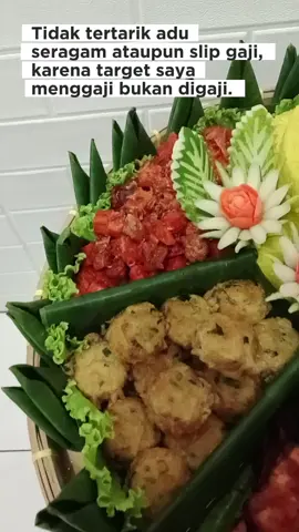 𝗧𝘂𝗺𝗽𝗲𝗻𝗴 𝗡𝗮𝘀𝗶 𝗞𝘂𝗻𝗶𝗻𝗴 𝗕𝗼𝗻𝗱𝗼𝘄𝗼𝘀𝗼 . Rayakan Momen Special mu bersama keluarga tercinta, Sahabat dan Orang² terkasih Apapun Acara nya Order nya di Fitri Catering Aja .  info / pemesanan https://wa.me/c/6285258979072 🏠JL. A. Yani Gg Kasuran no. 73 Tamansari Bondowoso #tumpengmurahbondowoso #tumpengmini #tumpengnasikuning #tumpenghias #cateringbondowosoenak #fitricatering #tumpengnasikuningmurah #Fitricateringbondowoso 
