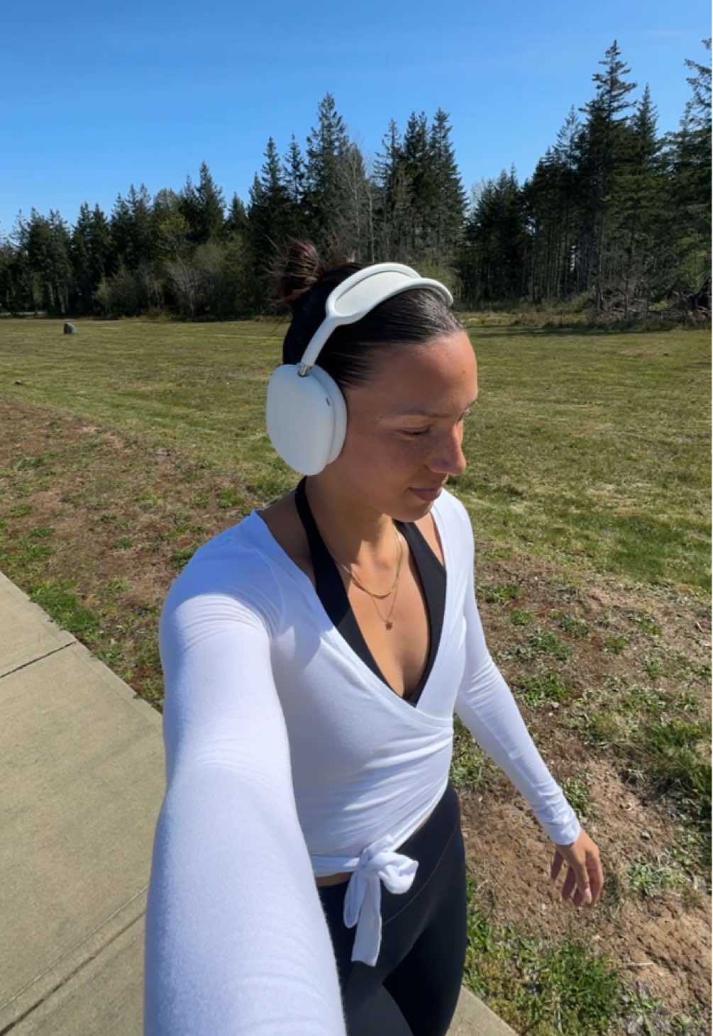 just grab 2 dumbbells & follow my dumbbell only workouts! 🖇️ in b!0 #dumbbellonlyworkouts #dumbellworkoutsforwomen #workoutsforwomenbywomen  #tonedarms #tonedarmsworkout 