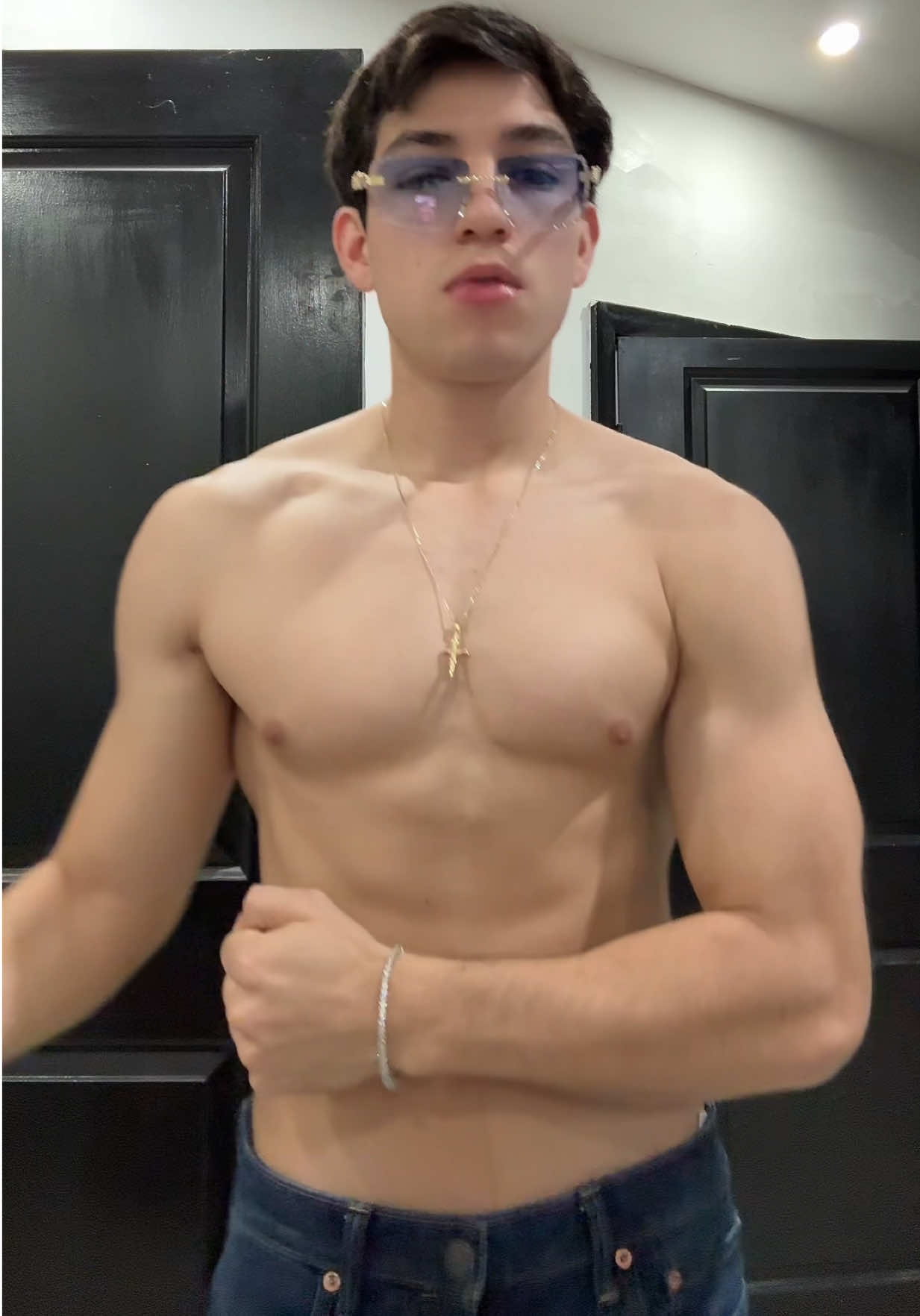 Alan y gael ustedes ni se quiten la camisa porque van a espantar 