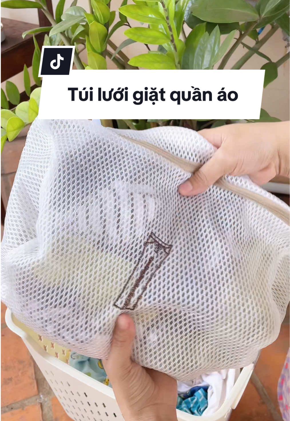 Túi lười giặt đồ giúp quần áo không bị giãn #xuhuongtiktok #xuhuong #viral #tuiluoigiatquanao 
