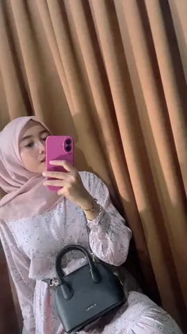 Tas yg ku pake bisa kalian CO di keranjang kuning ✨🌸