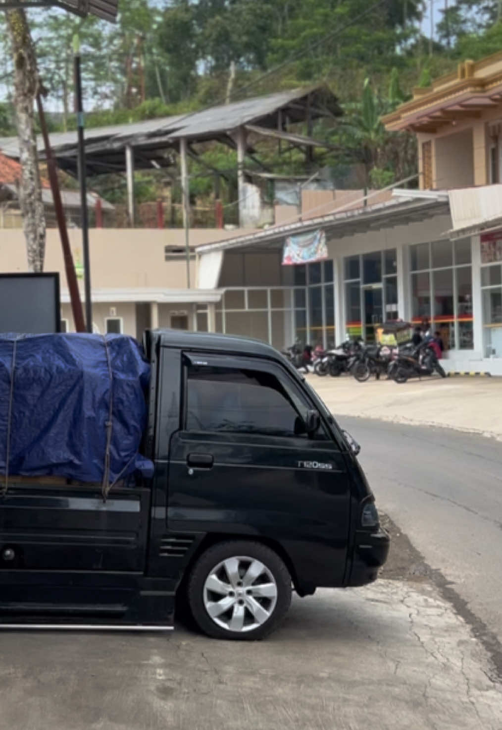 Membalas @Kamal orang ganteng mah lewat😜#ripkifadilah #mahikiasingroup #familywongsatset #ripkiconcept 