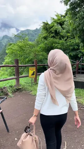 yaAllah aku percaya apa yg engkau takdirkan untukku jauh lebih indah dibanding dgn yg aku rencanakan🤍