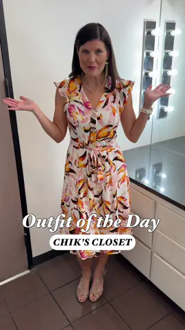 I often buy things end of season on clearance, then bring them out the following year. That’s the case with this Donna Ricco floral dress that I got for a steal last year, and wore for the first time today!  👗: Donna Ricco  💎: Kendra Scott @Kendra Scott  👡: Bandolino  #GRWM #OOTD    #ChiksCloset  #fashion #fashionstyle  #style #tvnews #tvmeteorologist #donnaricco #kendrascott #bandolino