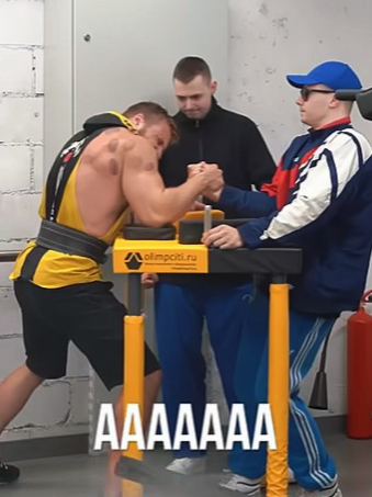 Who is he? #armwrestler #armwrestling #akimbo #viral