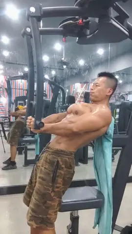 Thế này đã đủ 🔥 nhất phòng gym chưa ae😂#tapgym #tapnguctren #gymlover #lovegym 