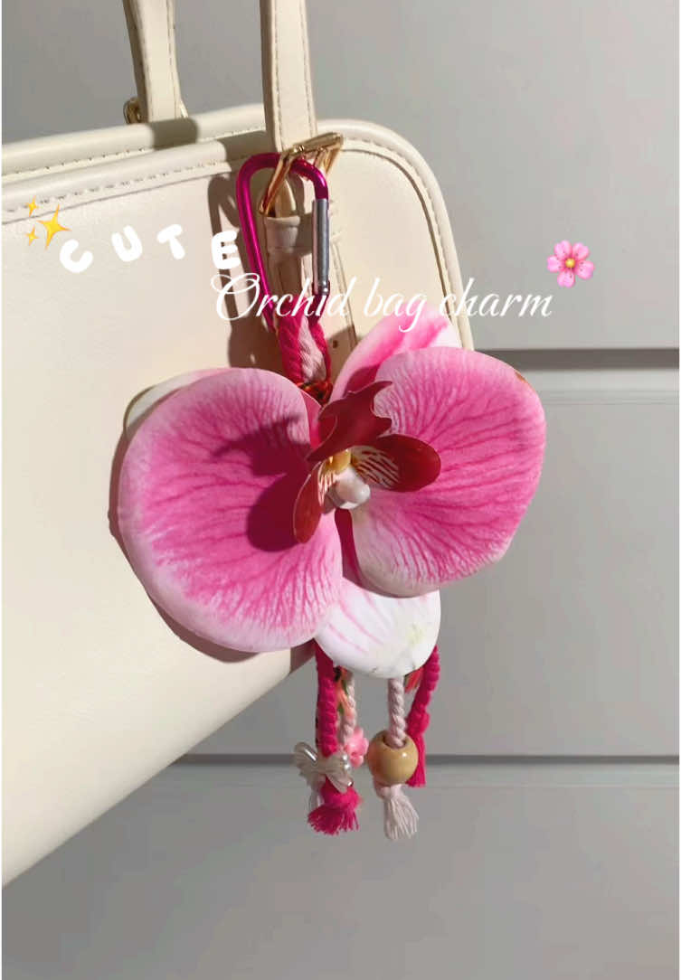 Cute orchid bag charm // Gantungan tas bunga anggrek 🌺 #bagcharm #bagcharmlucu #aestheticbagcharm #creatorsearchinsights #gantungantas 