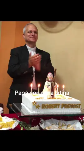 Estas fotos más latinas imposible!! Habemos papam peruano y latino viva Leon xiv #greenscreen #peru #papa #paratii #fyp 