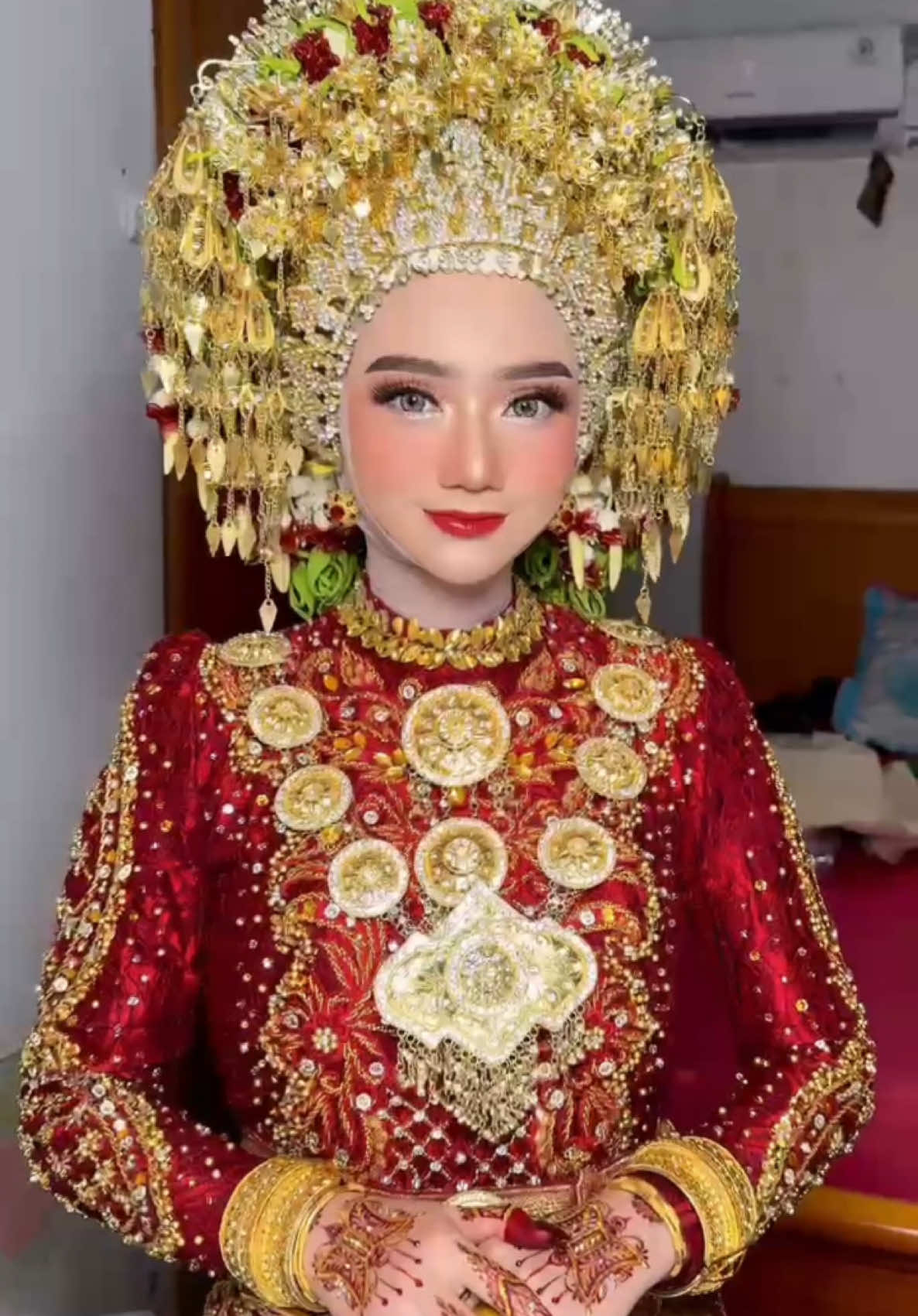 Bikin pangling memang makeupnya😍😍 Insyallah anak cucu ntar bakal boking @Candra bacan terus💃🤣  . . . Pesta @R 