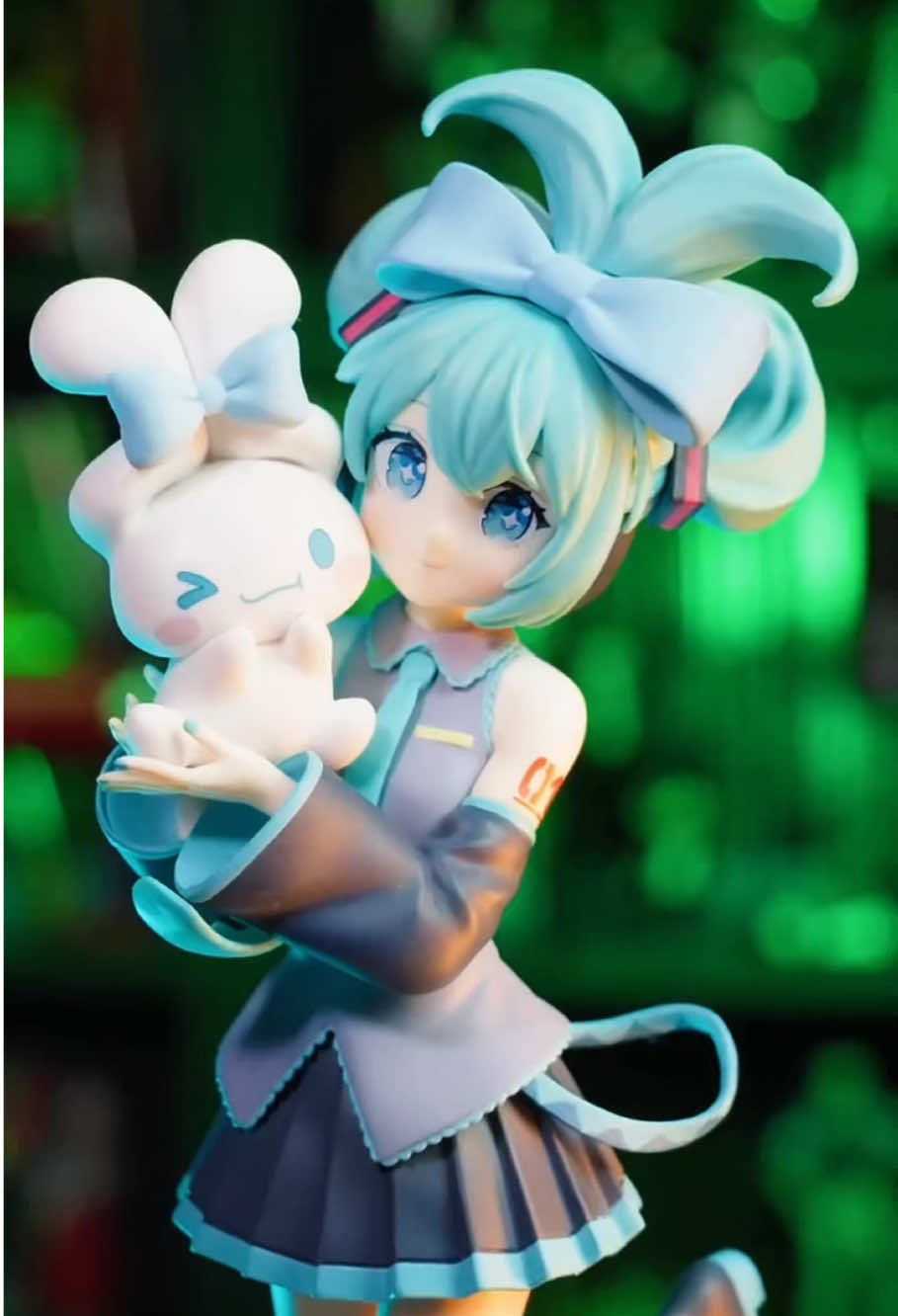 ☁️ Singing through the clouds with cinnamon vibes 🦋✨ #hatsunemiku #vocaloid #mikuhatsune #miku #animefigure #hatsunemikufigure #cute #mikucinnamonroll