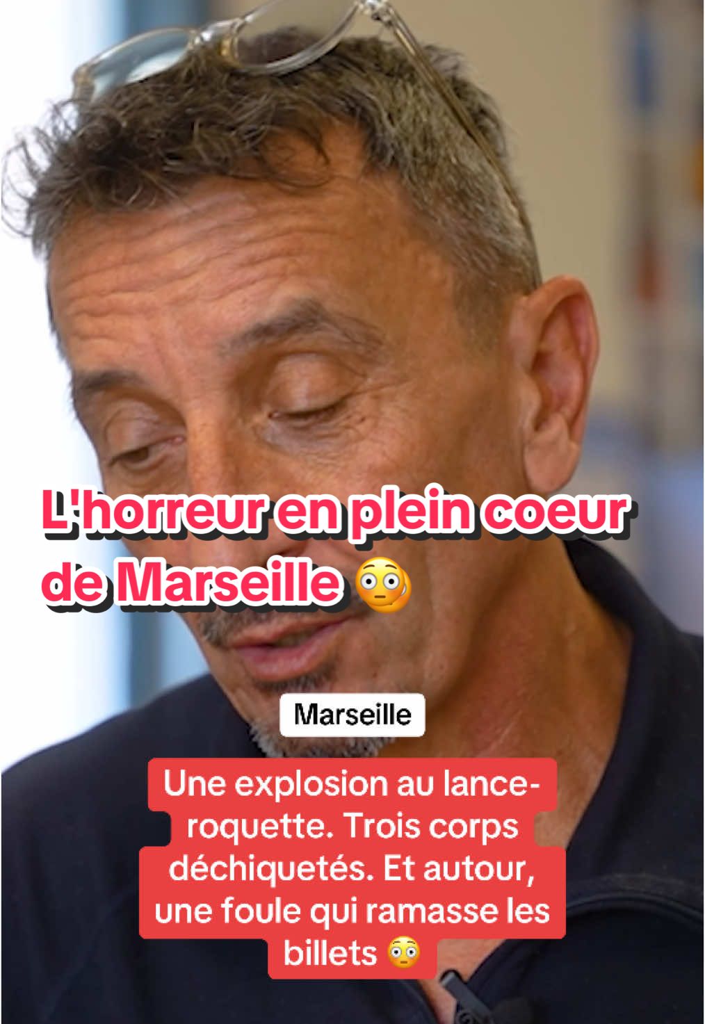 “Je revois encore les gens ramasser les billets… alors qu’à côté, il y avait des morceaux de corps.”  Christophe, ancien pompier à Marseille, revient sur une intervention glaçante après l’attaque d’un fourgon blindé au lance-roquette.  Une scène surréaliste, à la frontière de l’inhumain. #pompier #marseille #faitsdivers #reportage 