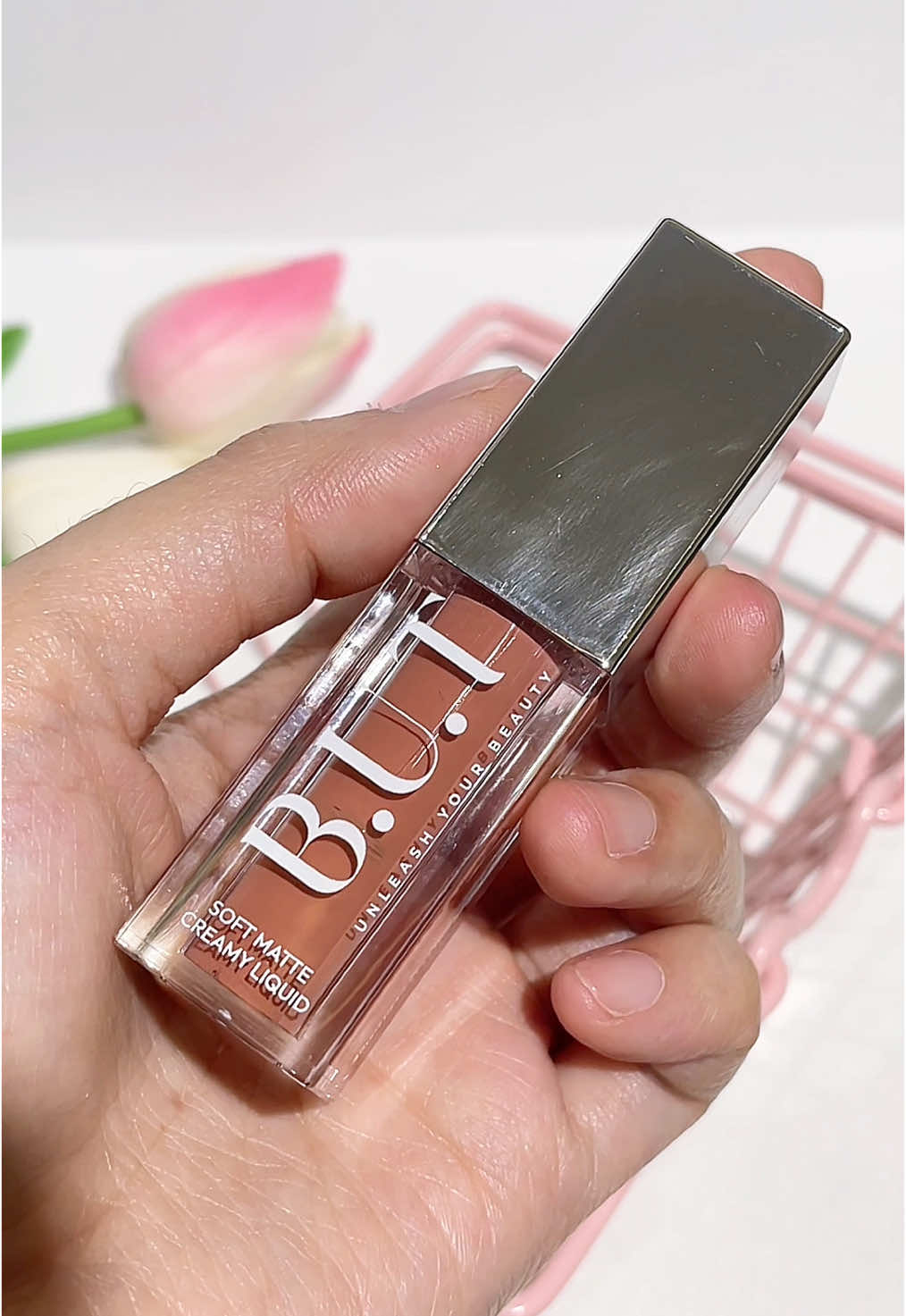 Pokoknya kemana mana harus bawa lipcream B.U.T biar cantik seharian 🥰❤️  Checkout di keranjang kuning yaa!  #BUTIndonesia #lipcreamviral #lipmatte #lipcream 