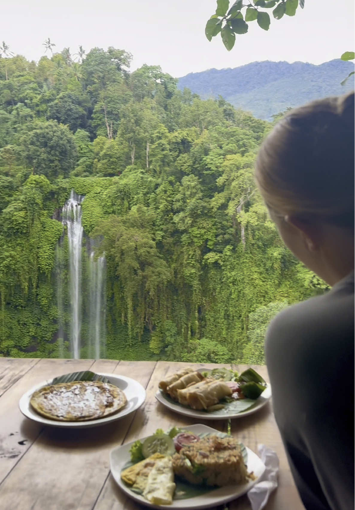 📍 Sekumpul Waterfall 👩🏼‍🍳 Hanging Restaurant & Bar #sekumpul #sekumpulwaterfall #bali #indonesia 