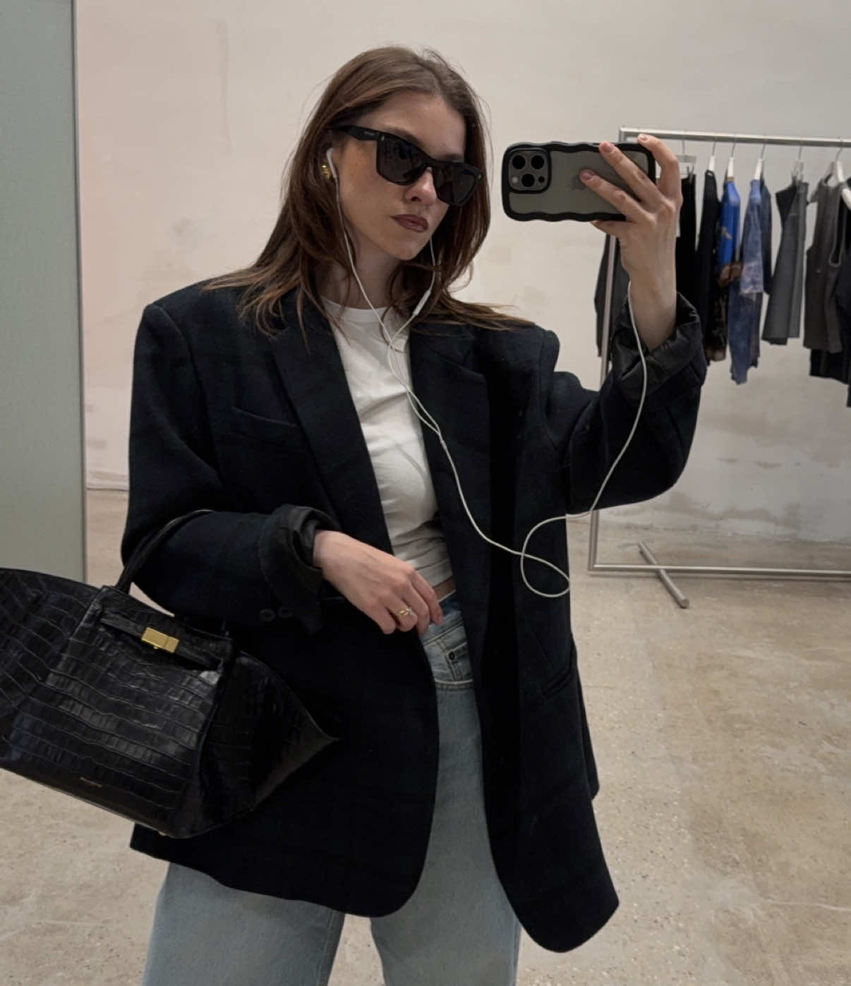 signs of summer #springfits #springoutfits #springstyle #parisianchic #minimalfits #berlinstyle 