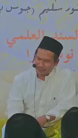 Banyak tertawa itu bisa mematikan hati. Tapi itu juga dilawan, kalau banyak cemberut bisa frustasi. -Gus baha' #muhibbingusbaha #gusbaha #pemudaakhirz