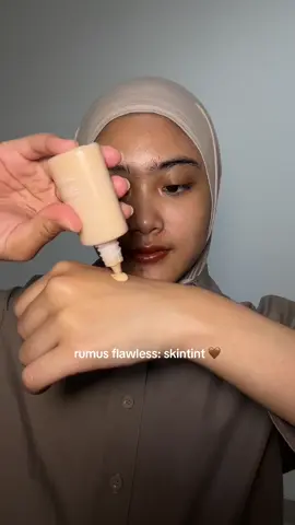 baru coba skintintnya Esqa dan sebagus itu ternyata<3 finishnya di muka bikin keliatan sehat bgt😍🤏🏻 #skintint #makeupreview #makeuptips 