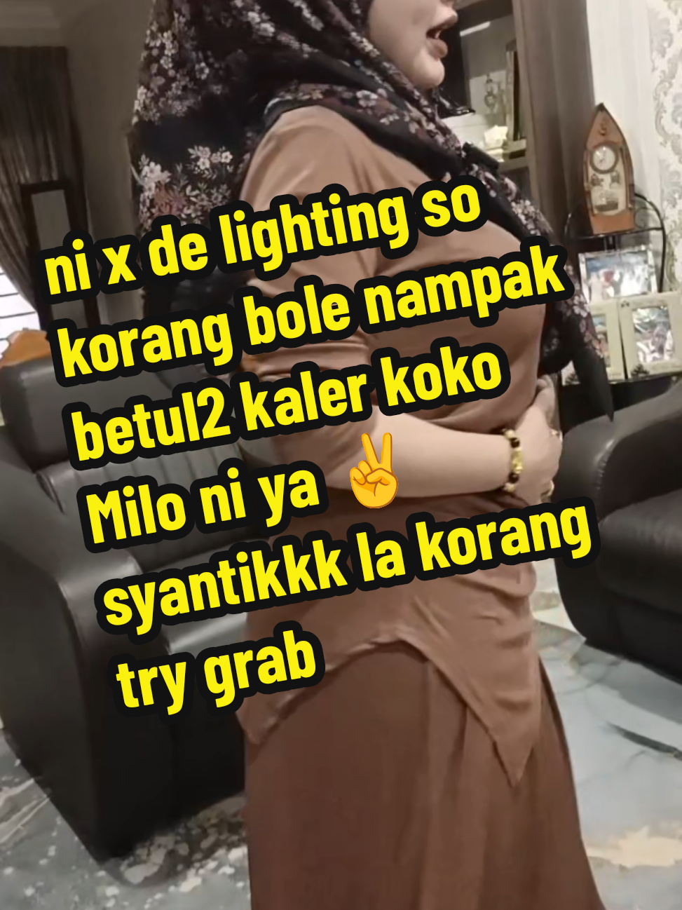 ni x de lighting so korang bole nampak betul2 kaler koko Milo ni ya ✌️ syantikkk la korang try grab dulu satu mesti sukaaa sangat  #ANISASETSKIRTFLOWYDRAPE 