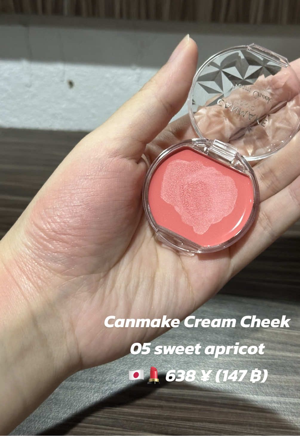 🎀💄Canmake cream cheek  05 sweet apricot  สีน่ารักมาก เนื้อครีมเนียน เกลี่ยง่าย แอบมีกลิตเตอร์วิ้งเบาๆ โดนแสงแล้ววิบๆเลยค่ะ สีนี้ควรมีเป็นeveryday look ได้เลย 💖 แนะนำเลยค่า!!!   #canmaketokyo #canmakethailand #canmake  #canmekeシェーディングパウダー05  #ของหิ้วจากญี่ปุ่น #ป้ายยา #รีวิวบิวตี้ #ของฝากญี่ปุ่น 