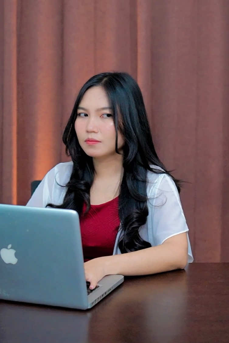 Pantes aja barang dikantor banyak yang ilang, ternyata dia pelakunya... #dramatiktok #viral #trending #fyp #tiktoktainment #fypシ゚ #sinetron #ftv @Mika @Radit @Delin Au 
