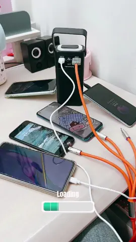 Đây là một kho báu sạc dung lượng lớn 80.000 mAh, nó có 120W sạc siêu nhanh, có thể sạc nhiều điện thoại cùng một lúc, nhưng cũng đi kèm với đèn LED, bốn dây dữ liệu khác nhau, thực sự vạn năng, đi du lịch cắm trại cần thiết. #sạcdựphòng #powerbank #led #80000mah #80000mahpowerbank 