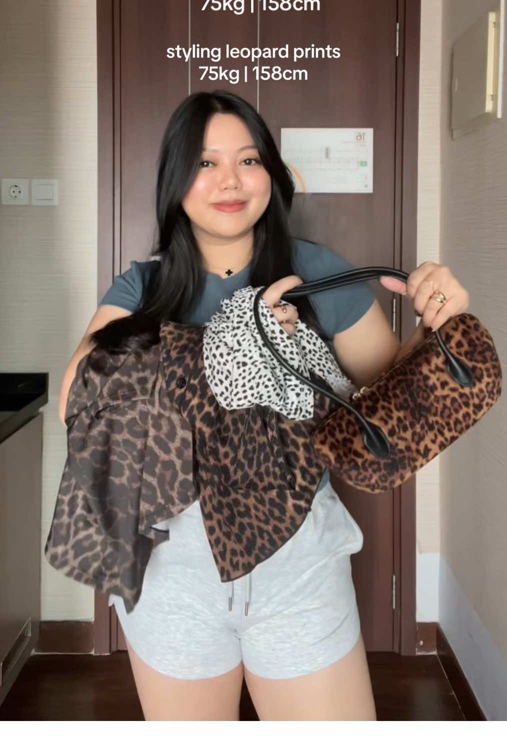 midsize leopard outfit inspo! 🐆 lagi sukaa bgt sama leopardd sampe kuku design nya ikut leopard juga😭 #midsizefashion #leopardprint 