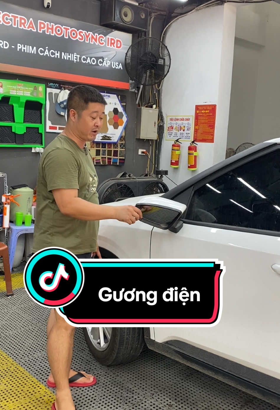Gương điện VF5 có thể bẻ ngược thoải mái các bác nhé #vungphukienoto #phukienototoancau #toancauautospa #guongdienvf5 