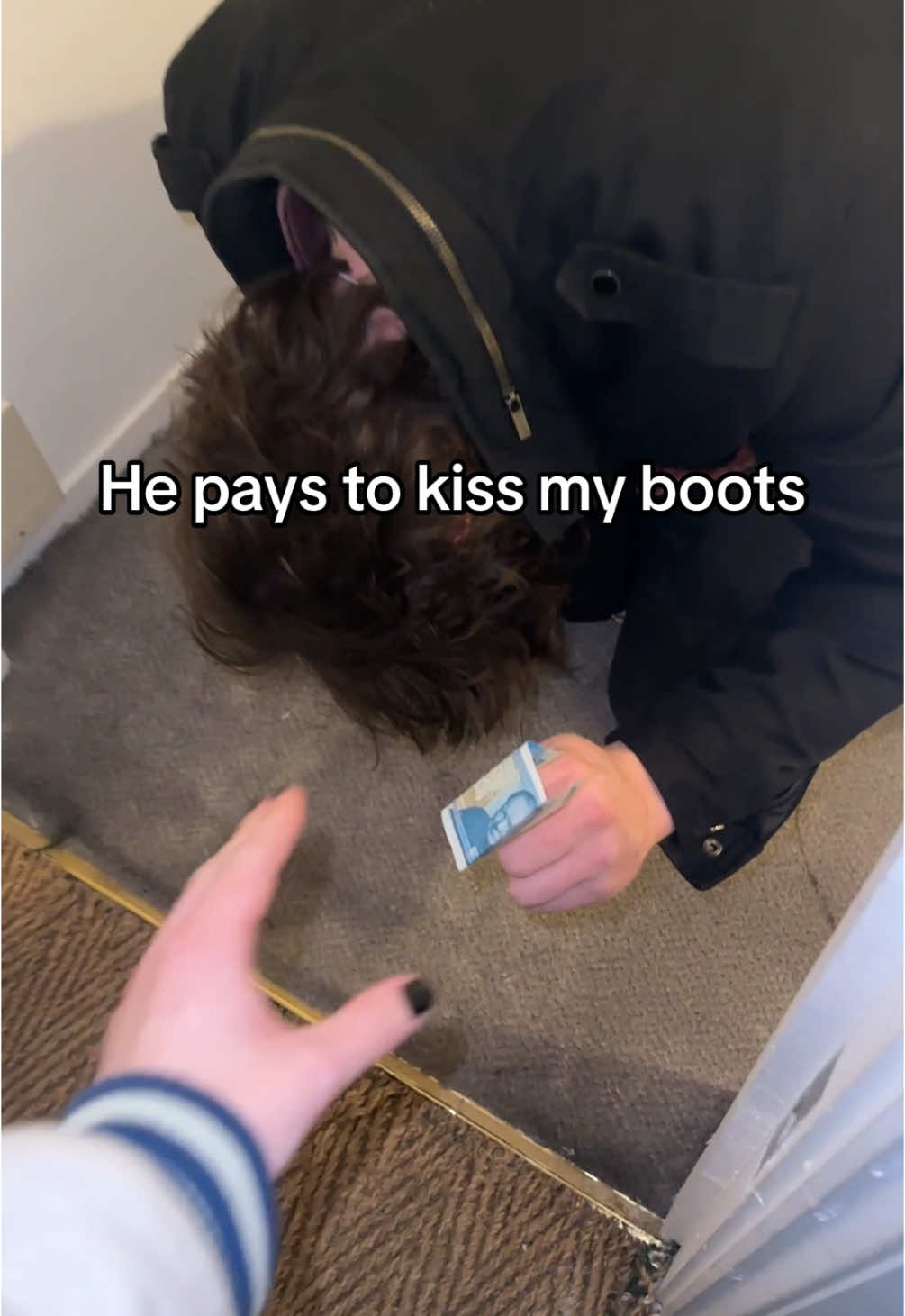 This man pays to kiss my boots #simp #funnytiktok #humor 