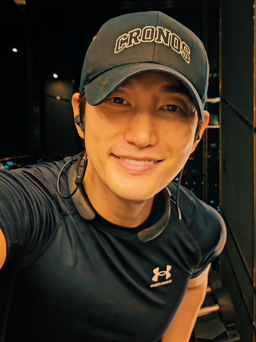 eye contact 💜 #exercise #일상 #parksihoo #박시후  #CapCut 