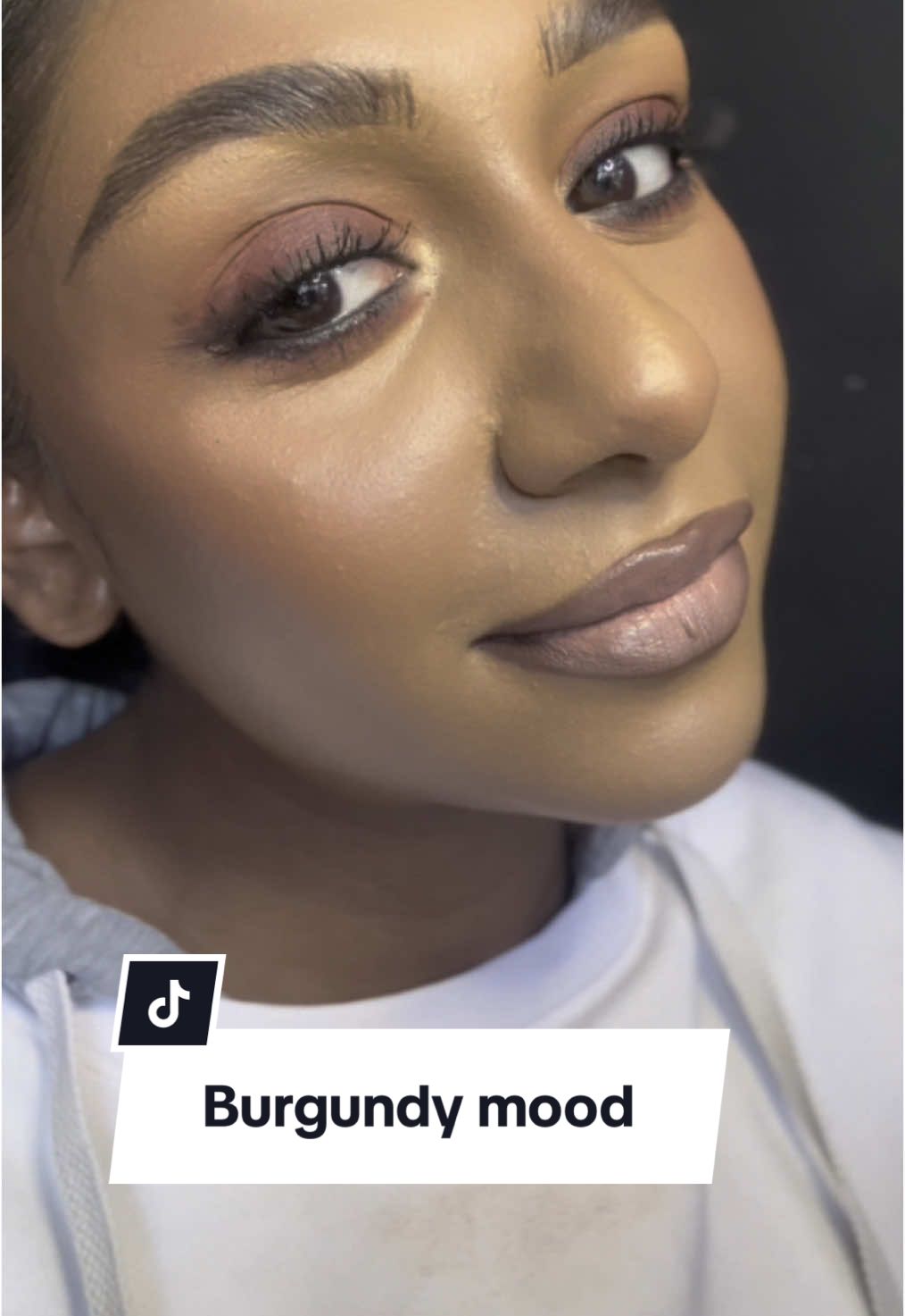 Just a mood  #taliajosephmua #thespoiltbillionaire #spoiltnation #mua #makeupartist #makeup #daily #browngirl #melanin #businessowner #jhb #skin #beauty #contentcreator #beautycontent #skincare #burgundymakeup #burgundymood 