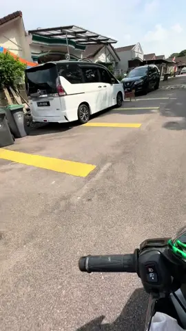 Bukan main garing ye kau nak kejar orang je mari kita main kejar kejar #jntttexpressjhr383