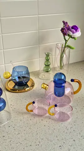 Glassique Series hadir dengan warna-warna cantik dan bentuk yang elegan. Terbuat dari kaca tahan panas & dingin, cocok untuk dipakai sehari-hari atau jadi pemanis di meja saat special moments. Includes mug + saucer, teapot set, dan vas cantik. ✨💛💙 NEW PRODUCTS INSPO EVERY MONTH 》Follow us or check shop for more products 🛒🔥 Happy Styling 🏠 ♡ #homedecorindonesia  #dekorasirumah  #pajanganrumah  #hiasaninterior  #pajangancantik  #cangkirteh #cangkirkaca #cangkirkopi  #gelaskaca #gelascantik #tekocantik #tekoset #teapotset #teapotcantik #gayarumah #kebutuhanrumahtangga  #fyp #foryoupage 