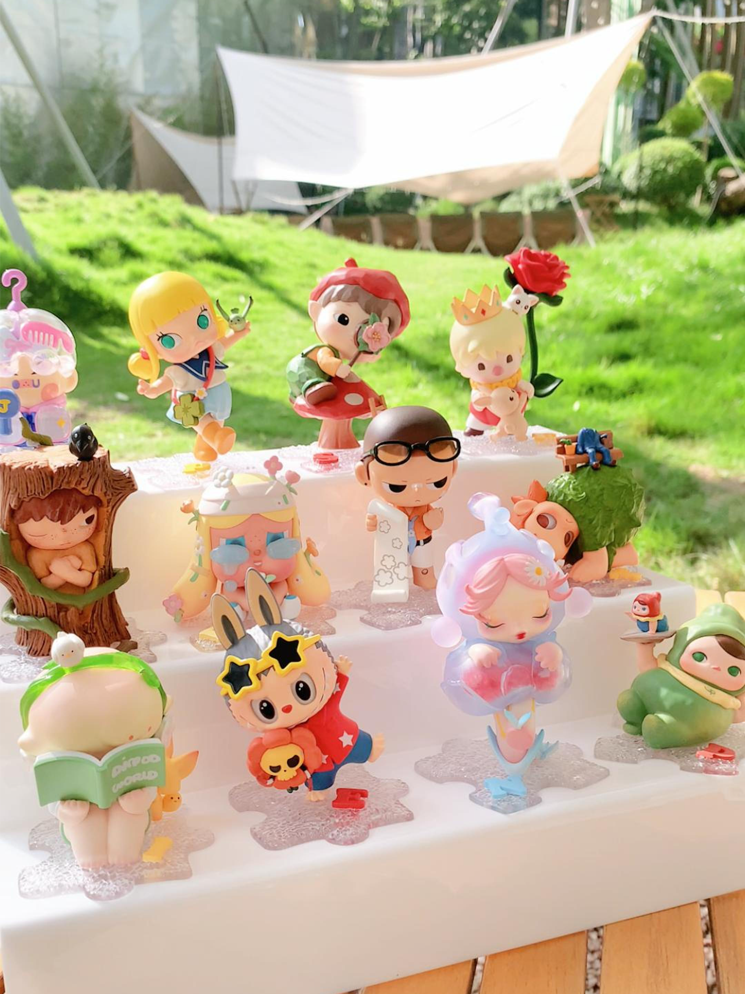 🕰️ถึงเวลา camping แล้วจ้า มีกลิ่นหอมของดอกไม้ นกน้อยนกน้อยกำลังร้องเพลง 🐦 🌿ขอเชิญทุกคนมาจับมือกัน ช้า ๆ ลง แล้วเดินเล่นท่ามกลางธรรมชาติสวย ๆ นี้ไปด้วยกันเถอะ💛  Hand in hand Series Figures ⏰Release date：16/5/2025#popmart #blindbox #handinhand #unboxing #arttoy