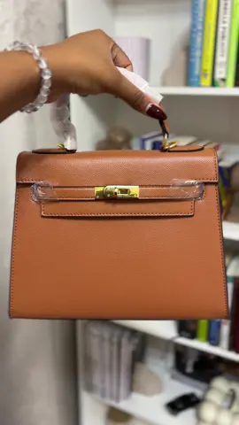 🤎 Earthy elegance - Obsessed with the rich tones of this brown Hermès Kelly 28.  DM to make this yours! 😍. #Hermes #Kelly28 #BrownBag #LuxuryHandbag #TimelessStyle #DesignerBag #KenyaLuxury #ClassicStyle #Sourcing