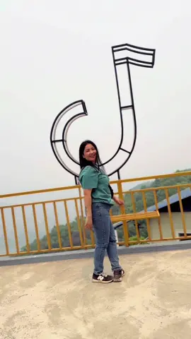 Me vs Me 😜 #missinghome #vacations #nepalitiktok🇳🇵 #keepsmile😊 #famlove #foryou #zoyelfam #สปีดสโลว์ #สโลว์สมูท 