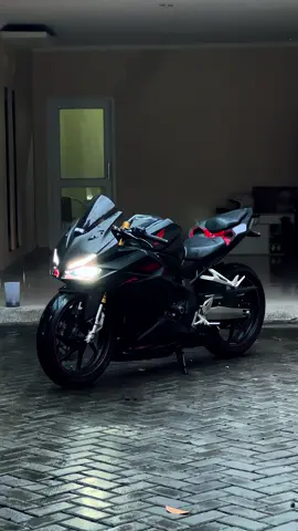 gambot sexy🥶 #cbr250rr #babyrr250 #cbr #250cc #fyp #fypage #fypシ゚ #fypdonggggggg #jogja24jam #sadstory #sad 