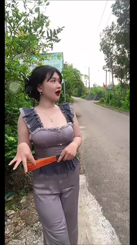 Chiều đứng mà hok thấy ghé