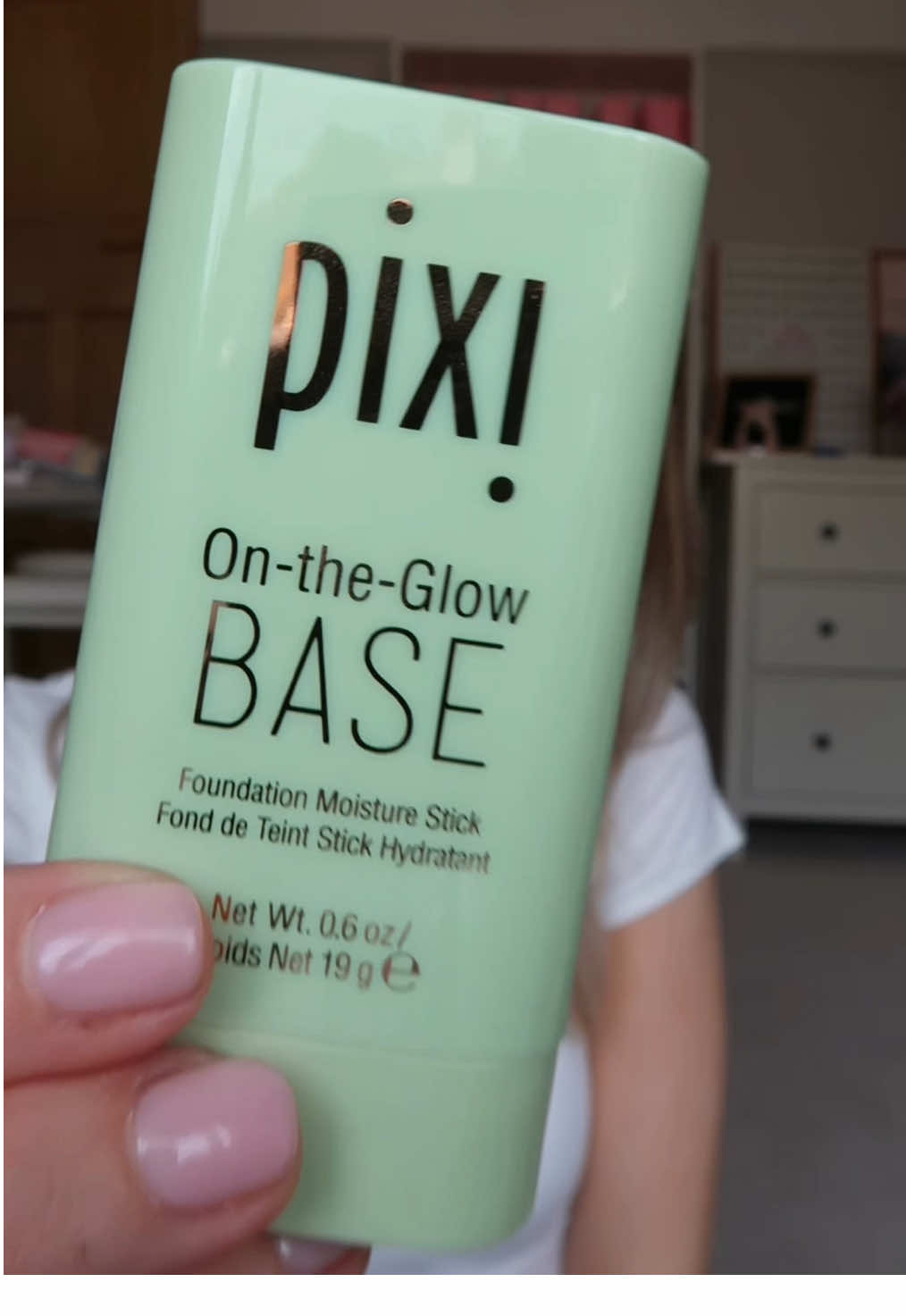 my new go-to 😍 in love with this foundation stick 💛  Pixi On-the-Glow Base ✨ with the best price on TikTok Shop atm 🤩 #pixi #pixibeauty #pixiontheglow #pixiontheglowbase #foundationstick #makeup #makeuphaul #tiktokshop #tiktokshopmakeup #tiktokmademebuyit #fyp 