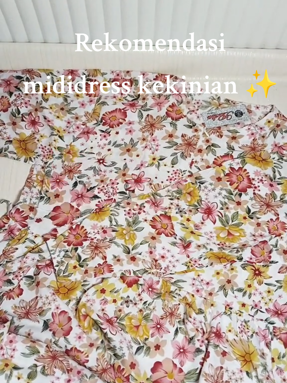 Rekomendasi mIDIdress kekinian atau gamis rayon. bahan nya adem.jatuh.tidak kaku tidak panas. harganya terjangkau. yu cekoutin di keranjang kuning di bawah👇#mididress #mididresskekinian #gamisrayon #kolindamididress #fyp #ootdhijab 