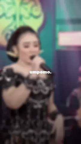 Umpomo aku ra wedi duso loro, tak wales loro. ♪ UMPOMO @nikensalindryrealll #kembarmusicdigital #nikensalindry #umpomo #musikgram__ #lagujawa #campursarijawa #liriklagu #storyliriklagu #fyp #fypviral #dangduttiktok 