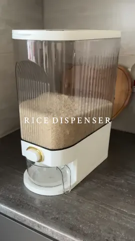 Large rice dispenser that’s space saving😌 This holds up to 10kg rice and comes with a measuring cup #storageideas #kitchenstorage #spacesaving #tiktokmademebuyit #ricedispenser #fypviralシ #homeorganization #flashsale 