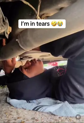 I’m in tears 😂😭 #lmao #doghelp #omg #wtf #tofunny #wtf #omggggg #viral #lmfao #funnyvideos #funny #manlol 