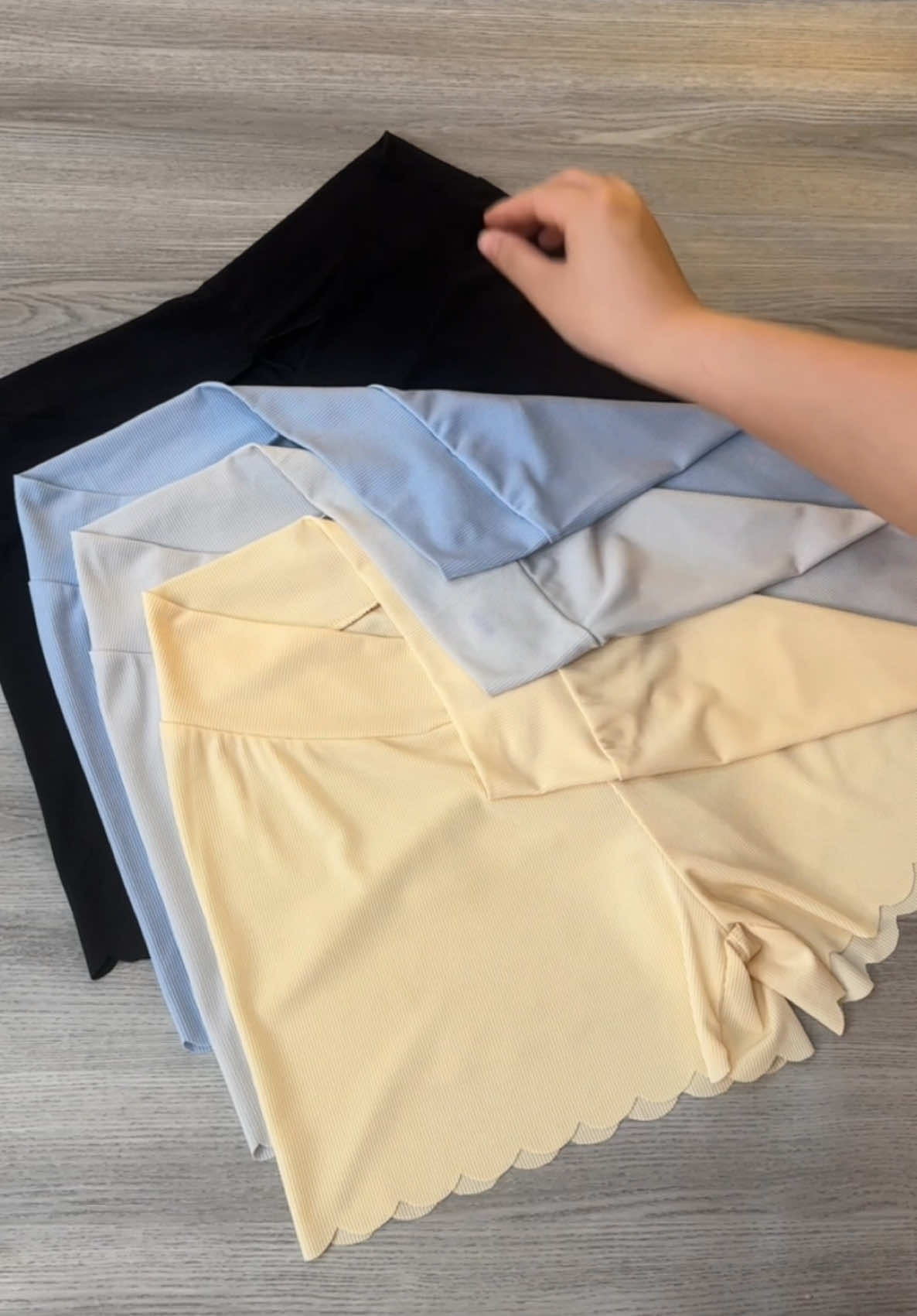 Mùa hè mẹ bầu thích mặc thì đừng bỏ qua chiếc quần quốc dân này nha 🥰🥰🥰#quanbau #quanduibau #mebau #xuhuongtiktok 