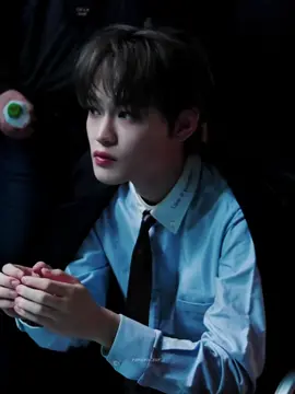 are u a singer or a model??? #zhongchenle can pull it both🫦🤌 #chenle #nct #nctdream 